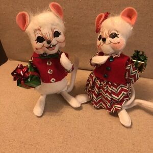 Annalee - Boy and Girl Christmas mice set with gifts